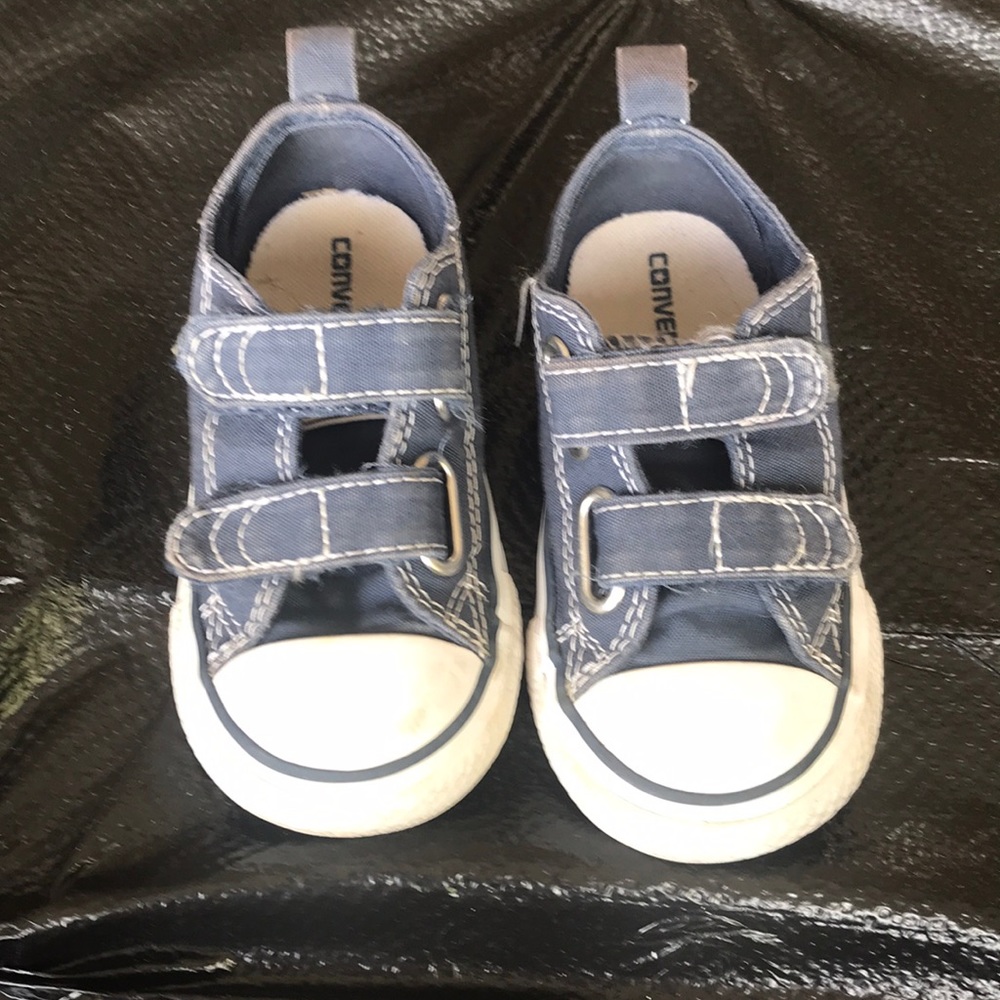 Size 6 navy blue converse shoes